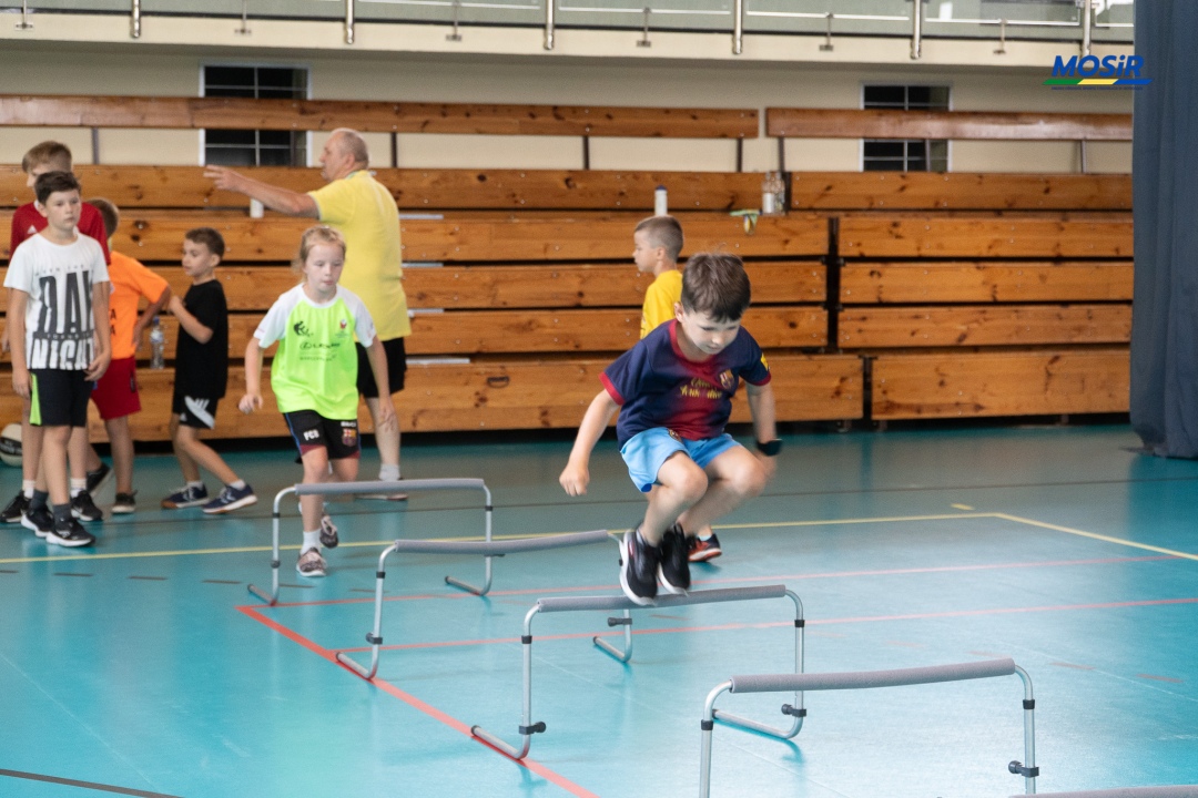 Wakacyjne zajęcia z UKS Atleta Ostrołęka - zdjęcie #33 - eOstroleka.pl