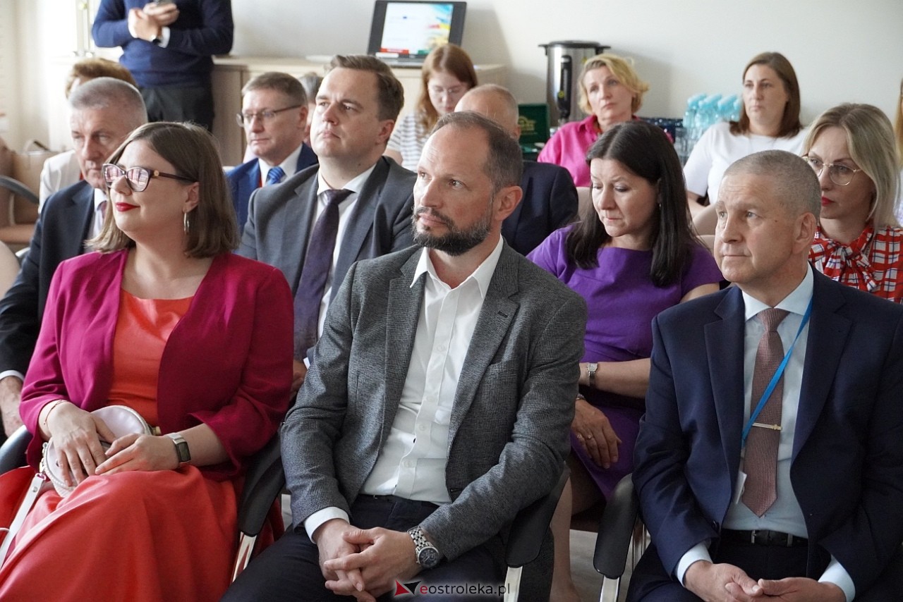 Wielka inwestycja ostrołęckiego szpitala - nowe lądowisko i windy. Podpisanie umowy [29.07.2024] - zdjęcie #19 - eOstroleka.pl