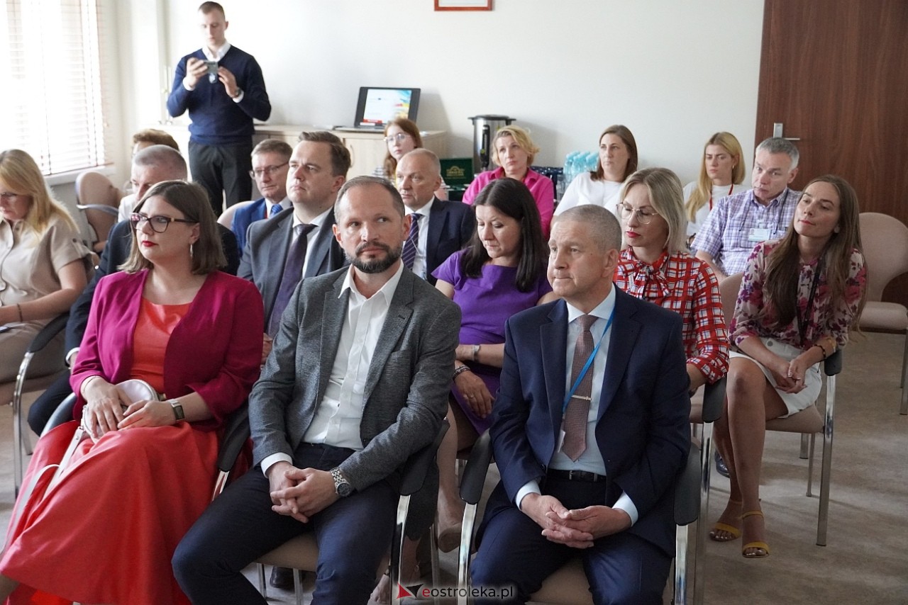 Wielka inwestycja ostrołęckiego szpitala - nowe lądowisko i windy. Podpisanie umowy [29.07.2024] - zdjęcie #18 - eOstroleka.pl