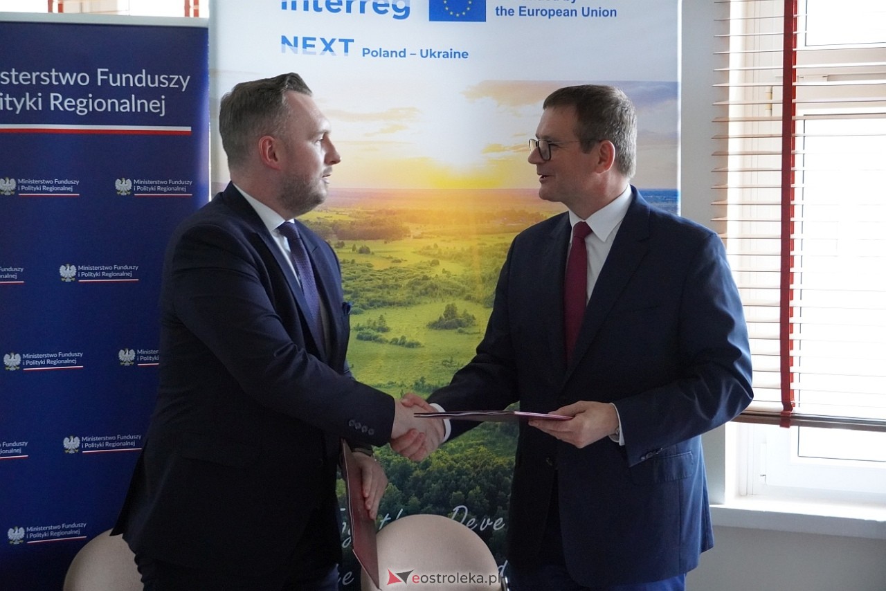 Wielka inwestycja ostrołęckiego szpitala - nowe lądowisko i windy. Podpisanie umowy [29.07.2024] - zdjęcie #6 - eOstroleka.pl