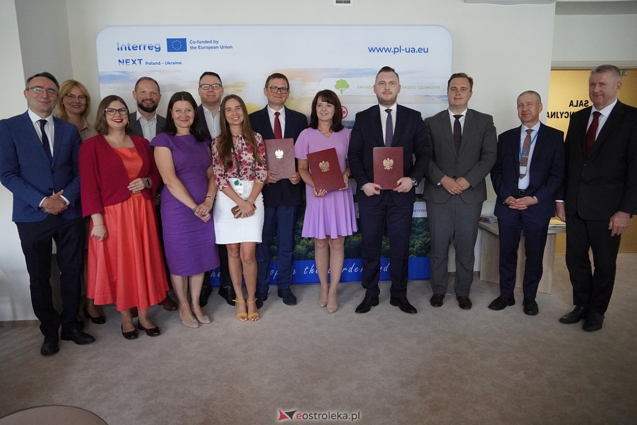 Wielka inwestycja ostrołęckiego szpitala - nowe lądowisko i windy. Podpisanie umowy [29.07.2024] - zdjęcie #2 - eOstroleka.pl