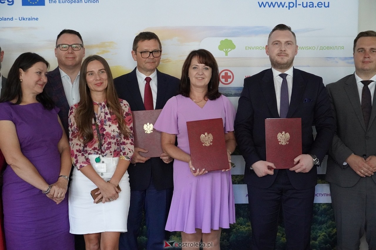 Wielka inwestycja ostrołęckiego szpitala - nowe lądowisko i windy. Podpisanie umowy [29.07.2024] - zdjęcie #1 - eOstroleka.pl