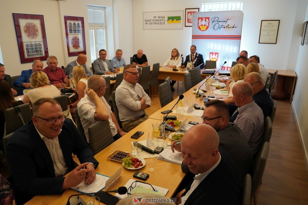 IV sesja Rady Powiatu w Ostrołęce [30.07.2024] - zdjęcie #33 - eOstroleka.pl