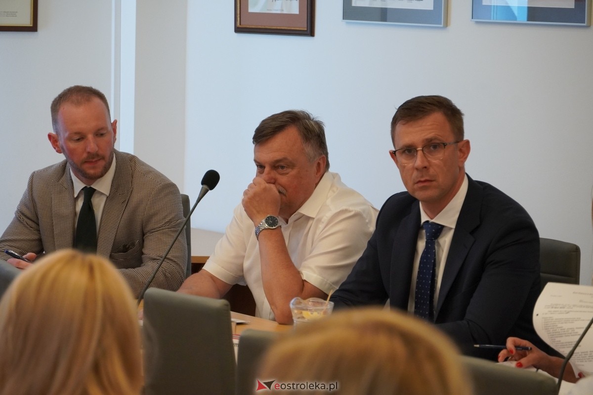 IV sesja Rady Powiatu w Ostrołęce [30.07.2024] - zdjęcie #26 - eOstroleka.pl