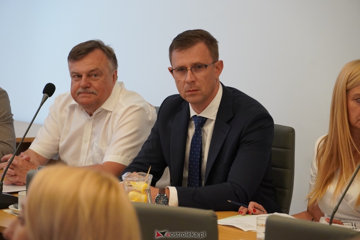 IV sesja Rady Powiatu w Ostrołęce [30.07.2024] - zdjęcie #24 - eOstroleka.pl