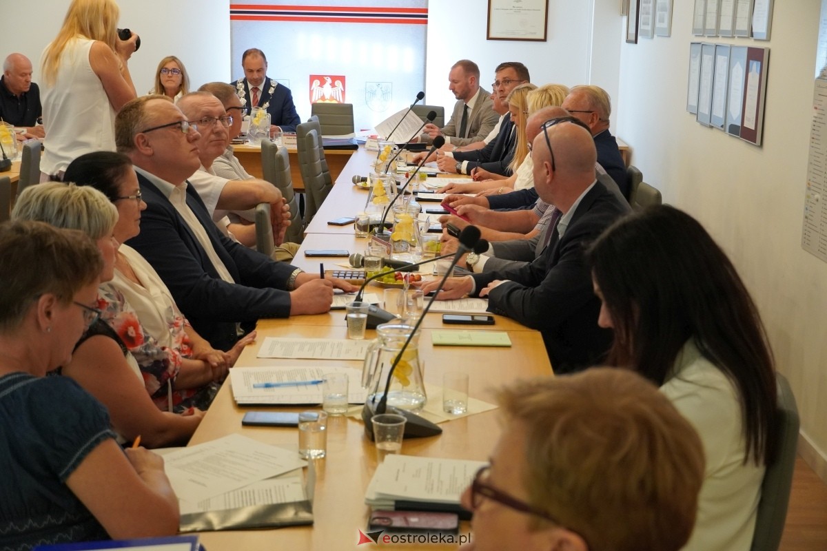 IV sesja Rady Powiatu w Ostrołęce [30.07.2024] - zdjęcie #4 - eOstroleka.pl