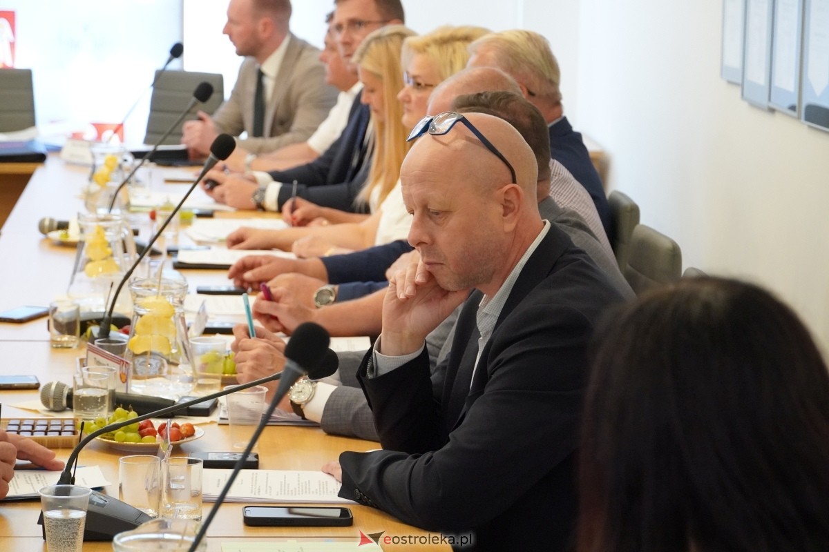 IV sesja Rady Powiatu w Ostrołęce [30.07.2024] - zdjęcie #2 - eOstroleka.pl