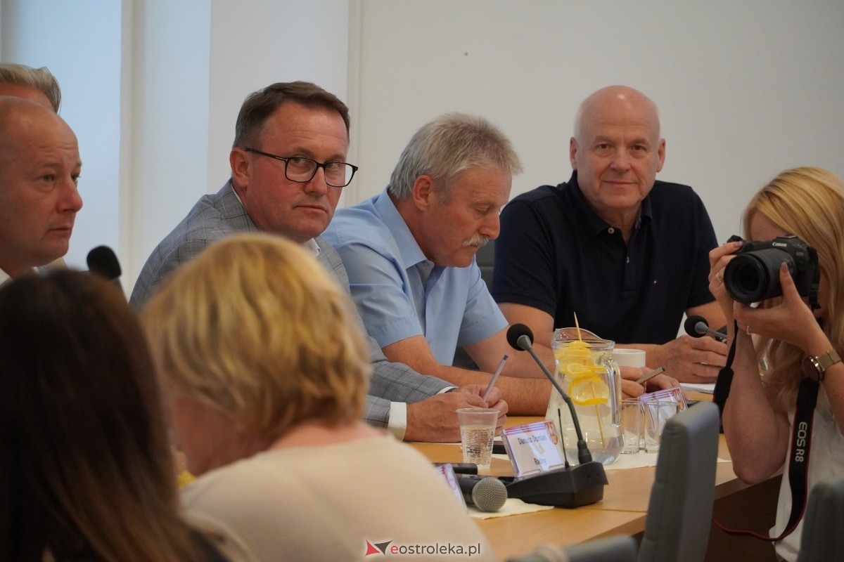 IV sesja Rady Powiatu w Ostrołęce [30.07.2024] - zdjęcie #1 - eOstroleka.pl