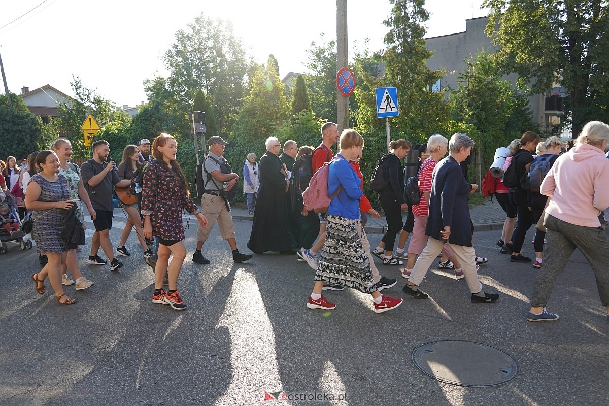40. piesza pielgrzymka z Ostrołęki na Jasną Górę [01.08.2024] - zdjęcie #126 - eOstroleka.pl