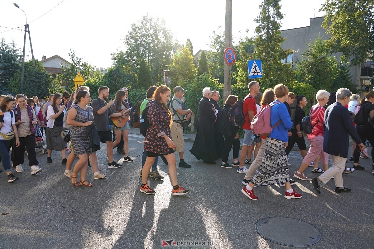 40. piesza pielgrzymka z Ostrołęki na Jasną Górę [01.08.2024] - zdjęcie #125 - eOstroleka.pl