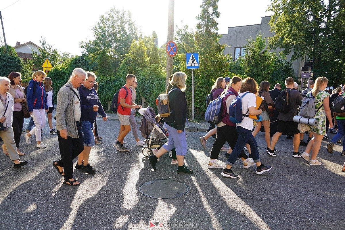 40. piesza pielgrzymka z Ostrołęki na Jasną Górę [01.08.2024] - zdjęcie #117 - eOstroleka.pl