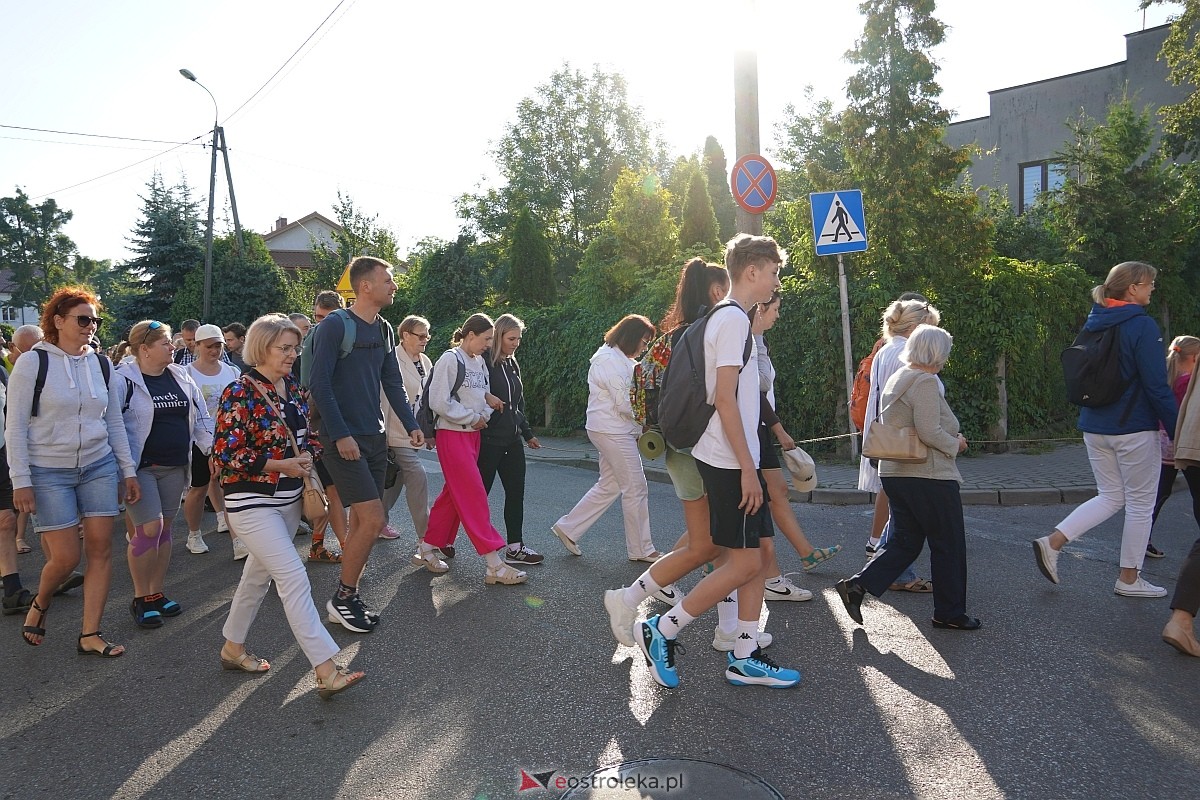 40. piesza pielgrzymka z Ostrołęki na Jasną Górę [01.08.2024] - zdjęcie #112 - eOstroleka.pl