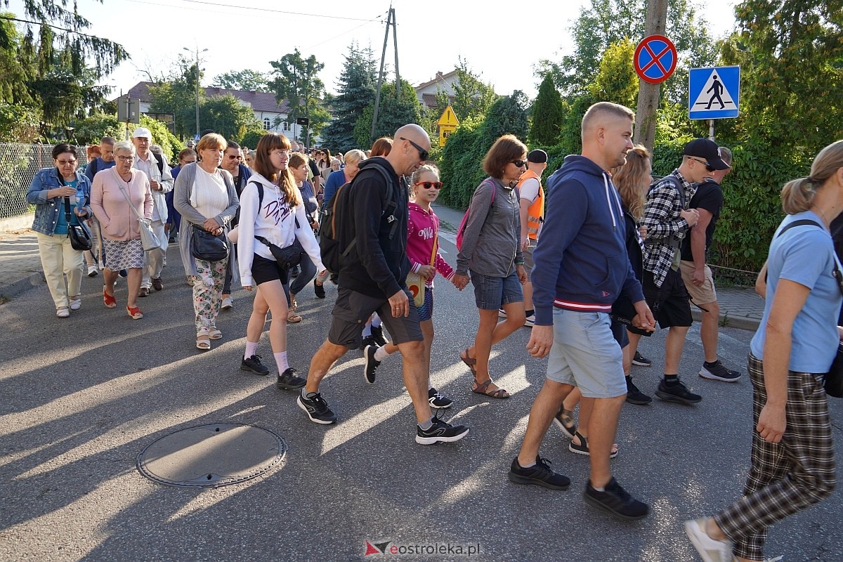 40. piesza pielgrzymka z Ostrołęki na Jasną Górę [01.08.2024] - zdjęcie #101 - eOstroleka.pl