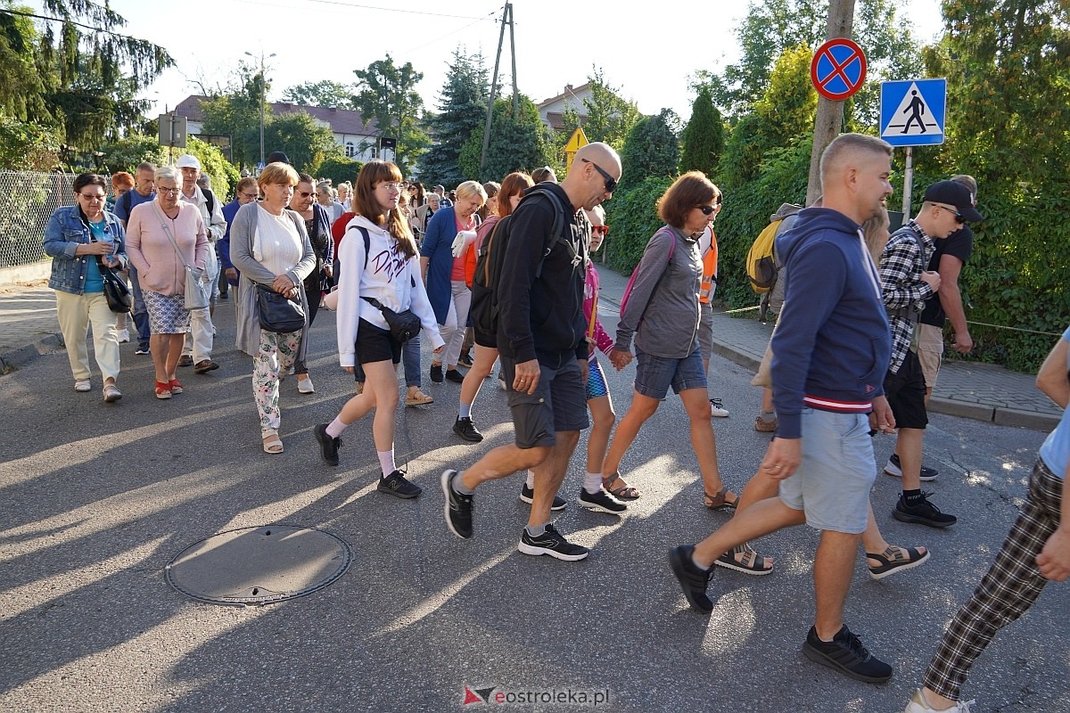 40. piesza pielgrzymka z Ostrołęki na Jasną Górę [01.08.2024] - zdjęcie #100 - eOstroleka.pl