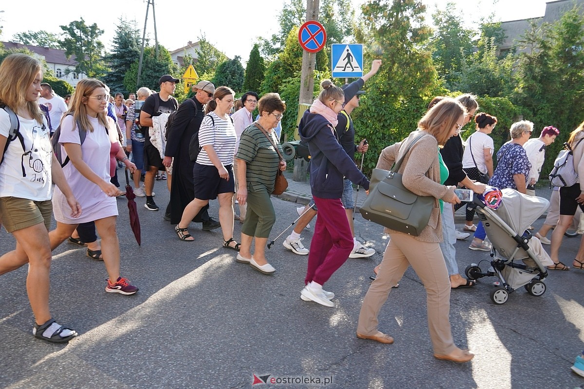 40. piesza pielgrzymka z Ostrołęki na Jasną Górę [01.08.2024] - zdjęcie #85 - eOstroleka.pl