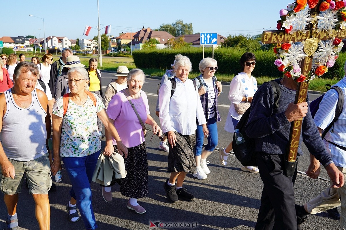 40. piesza pielgrzymka z Ostrołęki na Jasną Górę [01.08.2024] - zdjęcie #57 - eOstroleka.pl