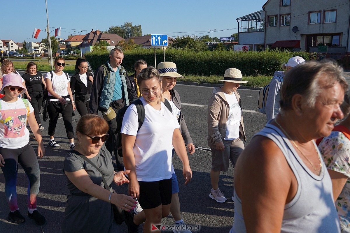 40. piesza pielgrzymka z Ostrołęki na Jasną Górę [01.08.2024] - zdjęcie #55 - eOstroleka.pl