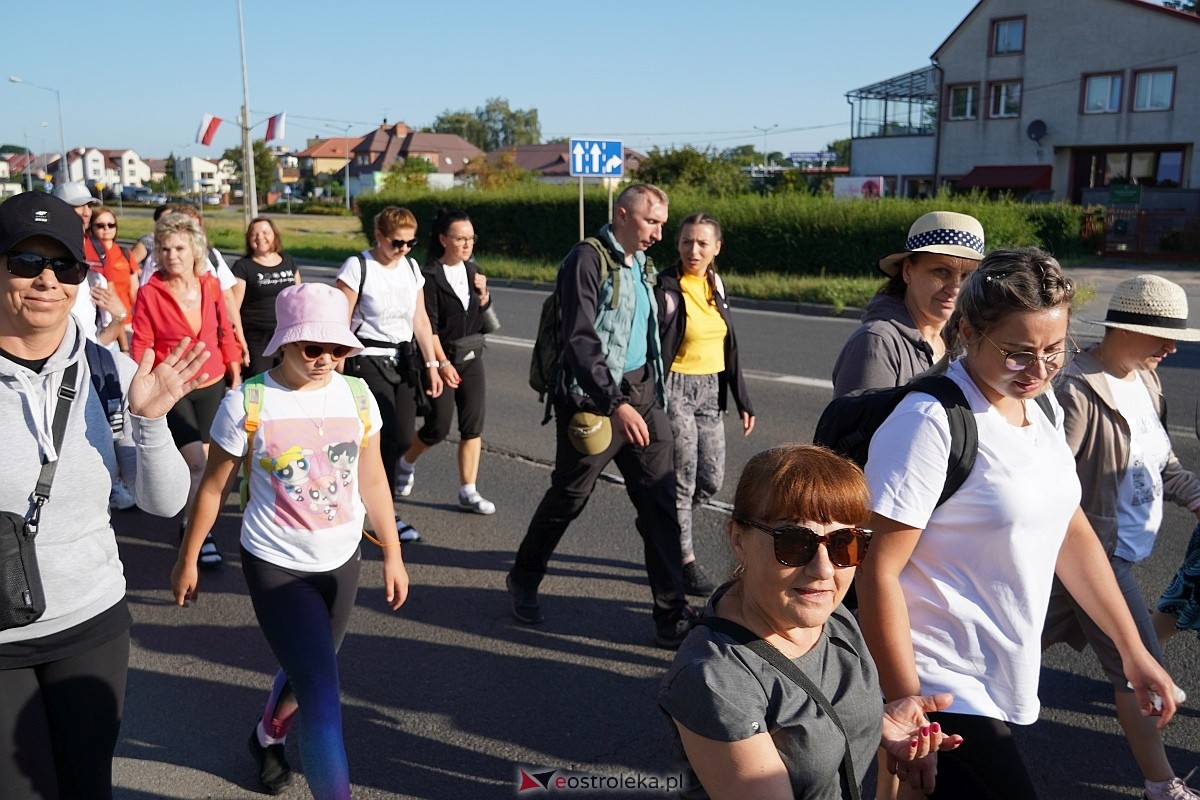 40. piesza pielgrzymka z Ostrołęki na Jasną Górę [01.08.2024] - zdjęcie #54 - eOstroleka.pl