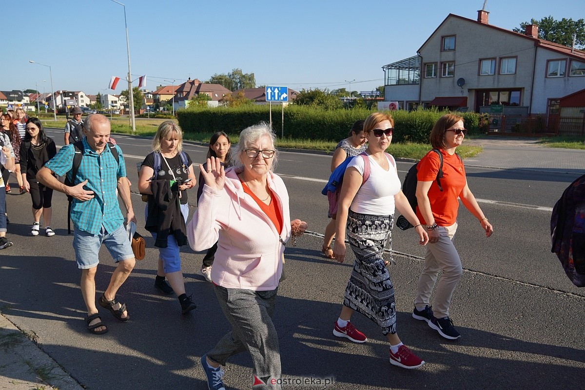 40. piesza pielgrzymka z Ostrołęki na Jasną Górę [01.08.2024] - zdjęcie #47 - eOstroleka.pl