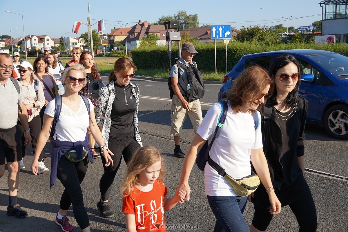 40. piesza pielgrzymka z Ostrołęki na Jasną Górę [01.08.2024] - zdjęcie #41 - eOstroleka.pl