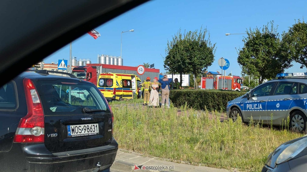 Wypadek na rondzie Kupiszewskiego w Ostrołęce [01.08.2024] - zdjęcie #13 - eOstroleka.pl
