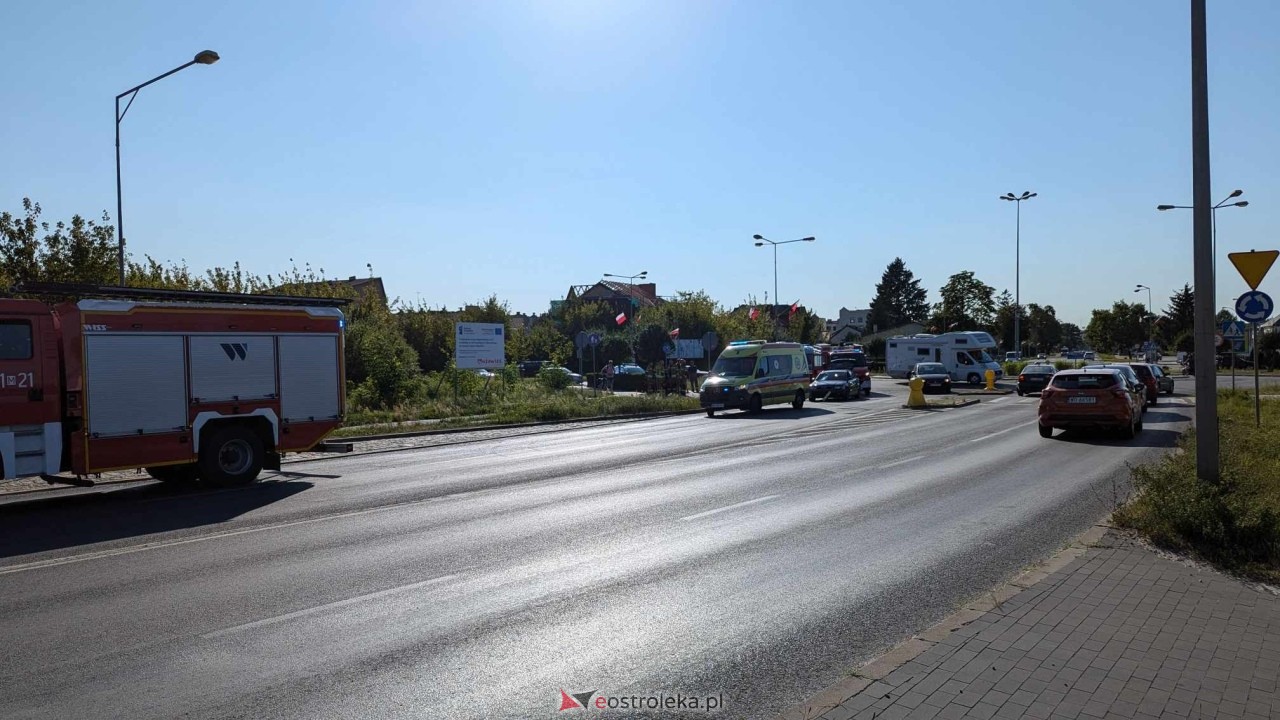 Wypadek na rondzie Kupiszewskiego w Ostrołęce [01.08.2024] - zdjęcie #11 - eOstroleka.pl