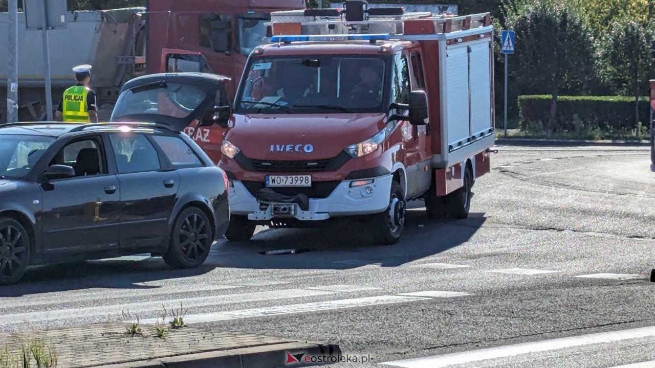 Wypadek na rondzie Kupiszewskiego w Ostrołęce [01.08.2024] - zdjęcie #10 - eOstroleka.pl