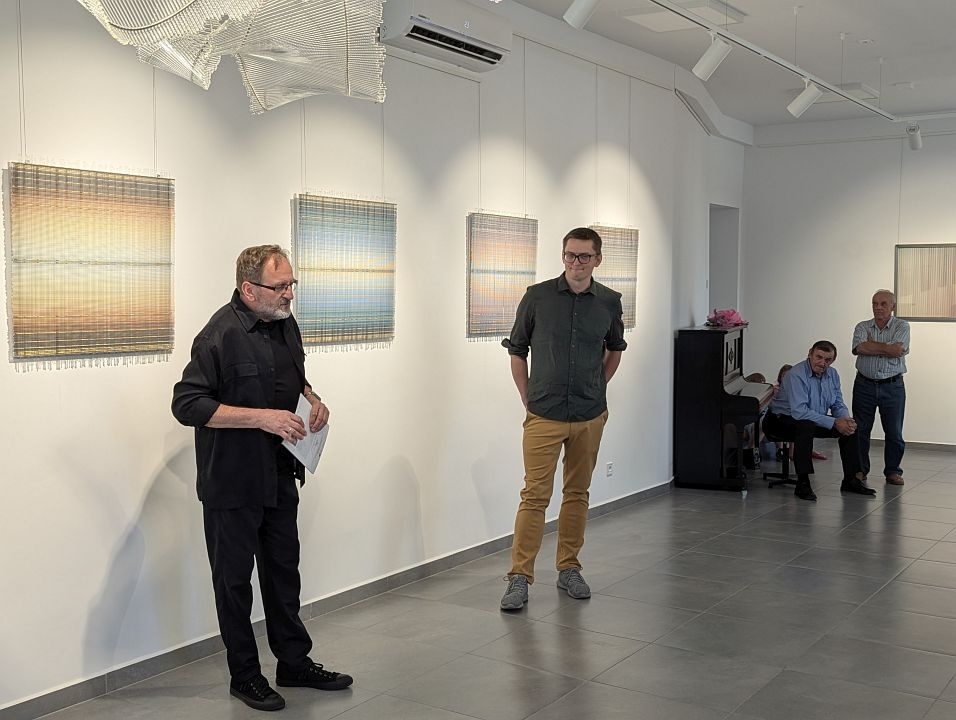 Marcin Litwa - Szklane kilimy - wernisaż wystawy w Galerii Ostrołęka [01.08.24] - zdjęcie #18 - eOstroleka.pl
