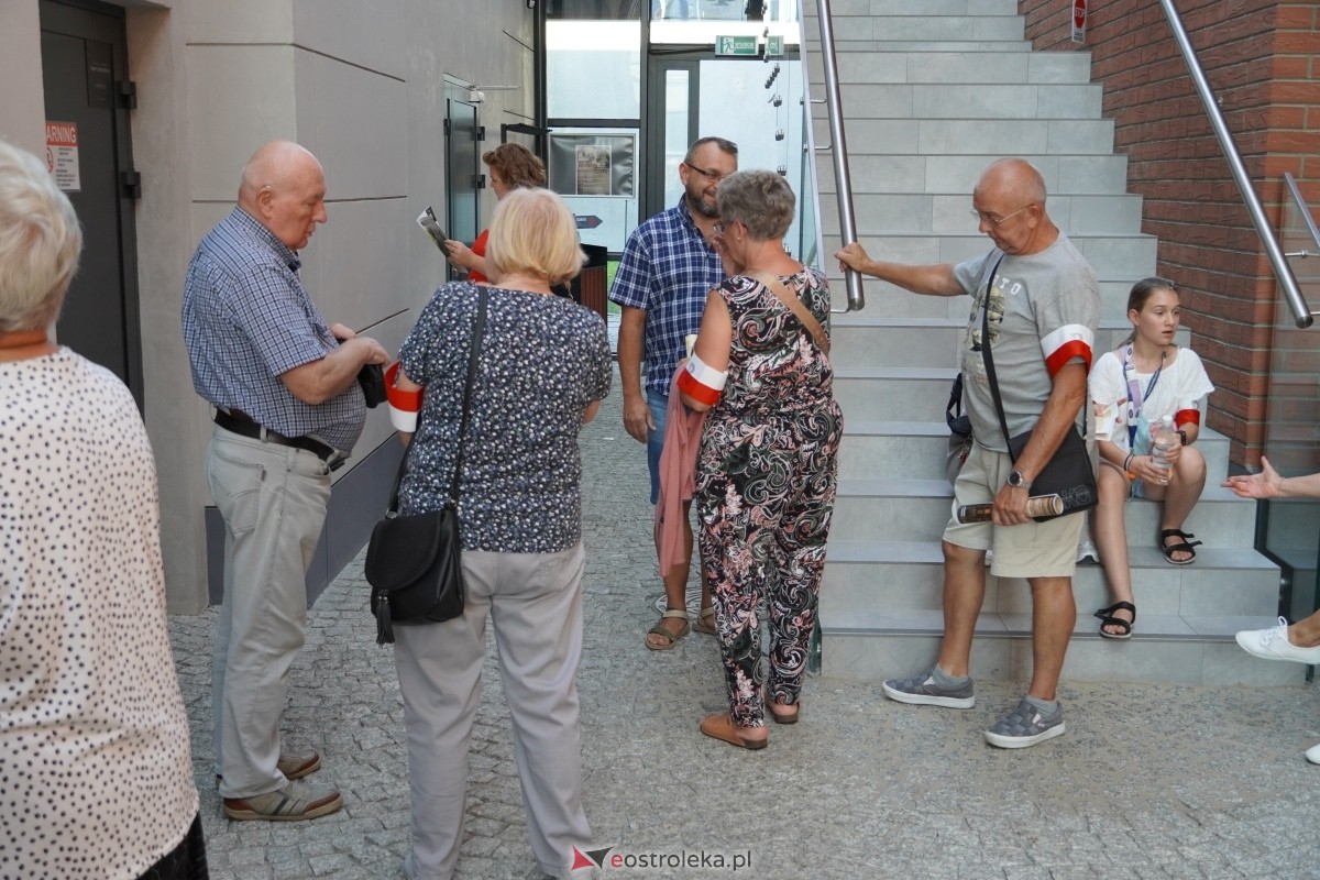 Tańce starej Warszawy - Zespół Pieśni i Tańca BezWianka [01.08.2024] - zdjęcie #5 - eOstroleka.pl