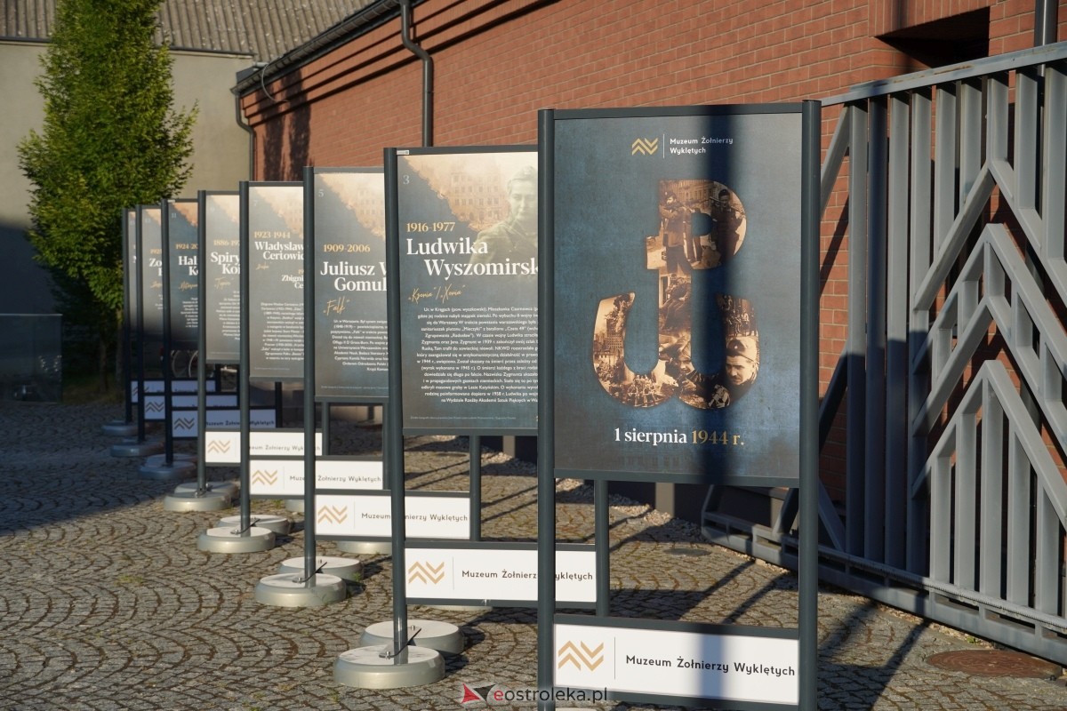 Tańce starej Warszawy - Zespół Pieśni i Tańca BezWianka [01.08.2024] - zdjęcie #5 - eOstroleka.pl