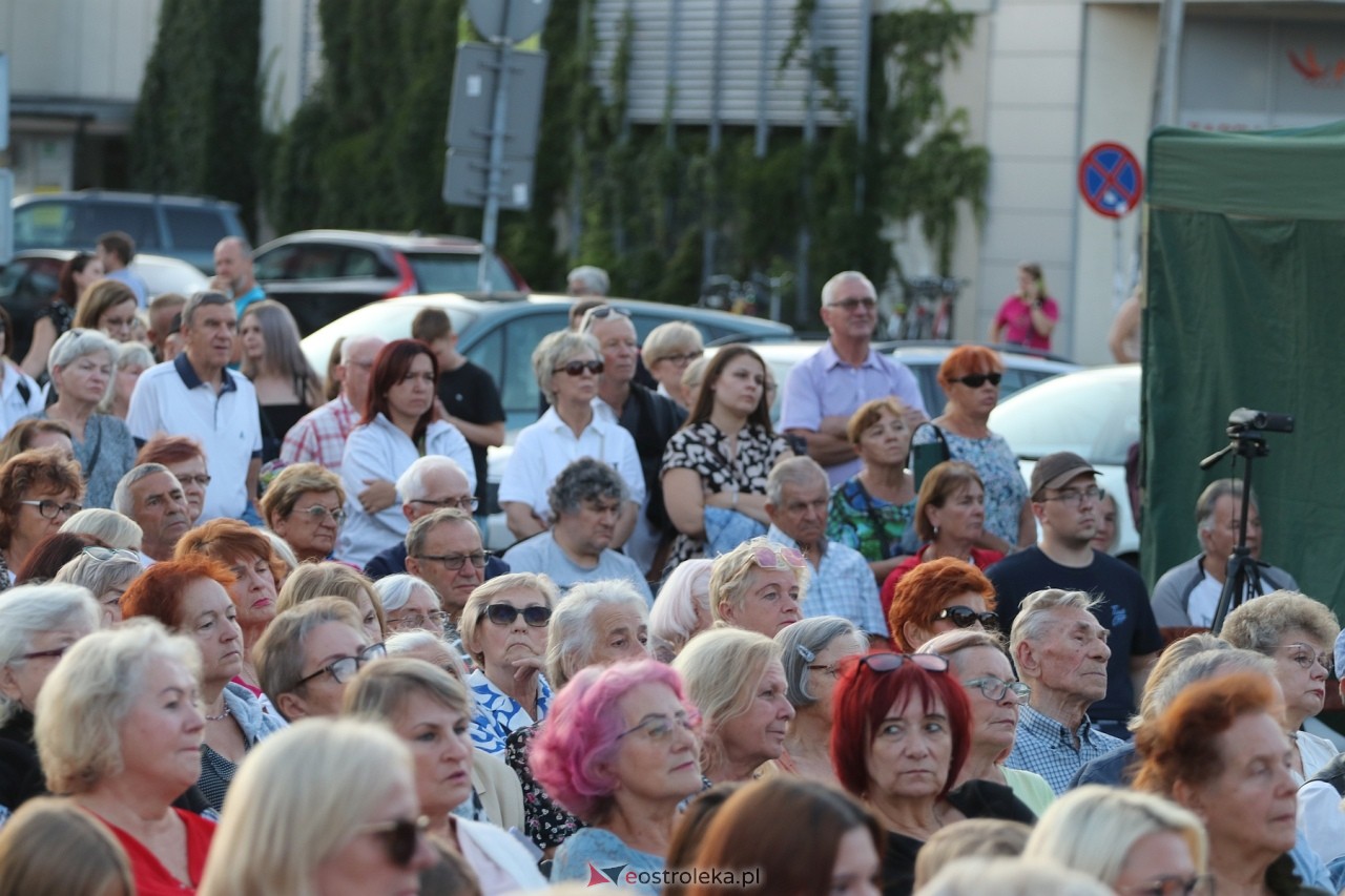 Koncert pieśni powstańczych w Ostrołęce [01.08.2024] - zdjęcie #40 - eOstroleka.pl
