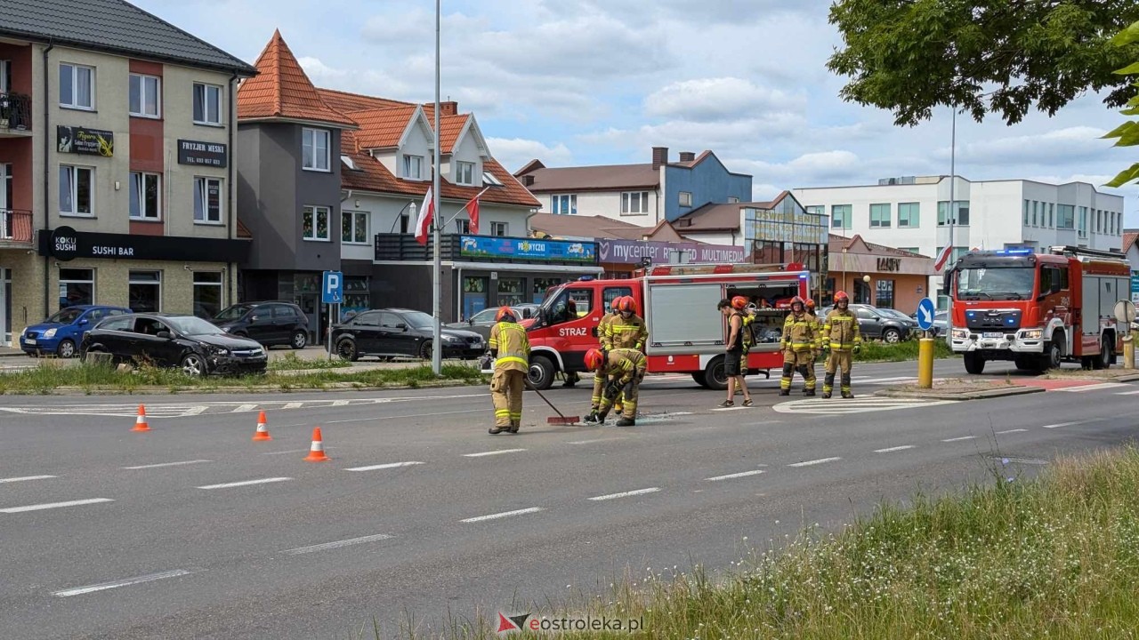 Wypadek na 11 Listopada w Ostrołęce [02.08.2024] - zdjęcie #11 - eOstroleka.pl