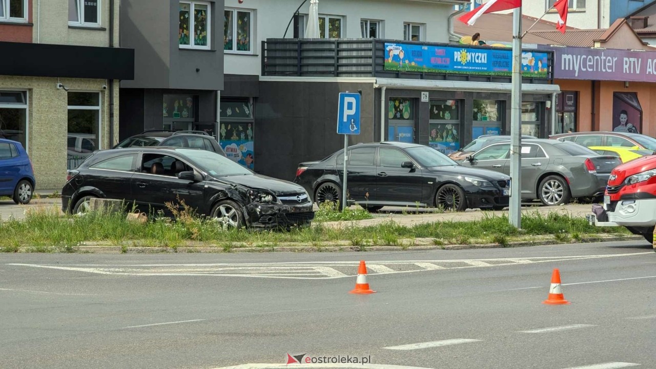 Wypadek na 11 Listopada w Ostrołęce [02.08.2024] - zdjęcie #5 - eOstroleka.pl