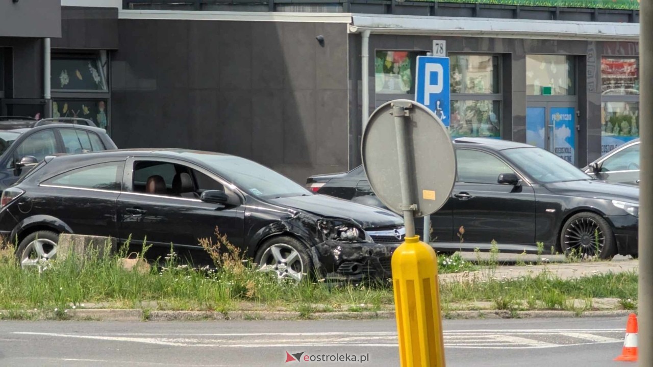 Wypadek na 11 Listopada w Ostrołęce [02.08.2024] - zdjęcie #1 - eOstroleka.pl