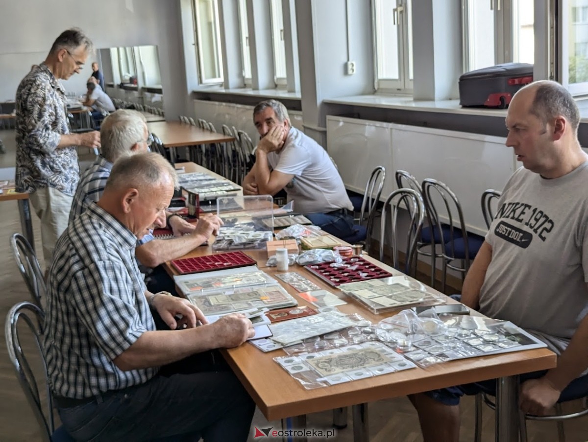 Giełda kolekcjonerska w Klubie Lokator [04.08.2024] - zdjęcie #1 - eOstroleka.pl