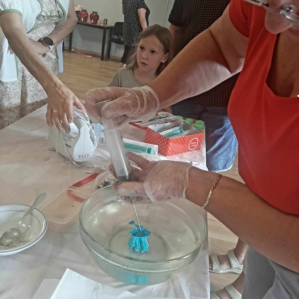 Mydełkowe warsztaty w Brzeźnie [03.08.2024] - zdjęcie #10 - eOstroleka.pl