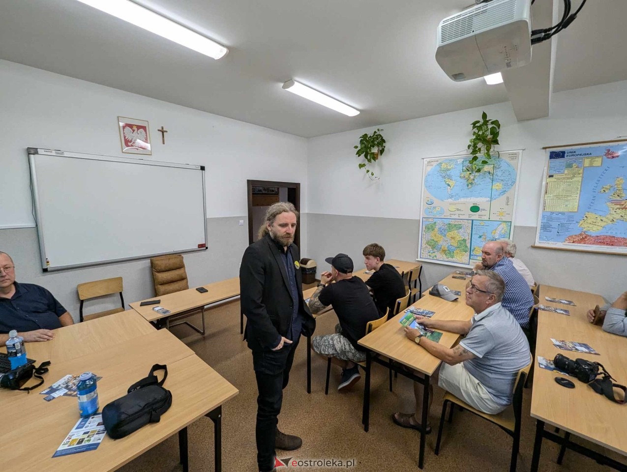 Spotkanie z Dobromirem Sośnierzem w Ostrołęce [06.08.2024] - zdjęcie #5 - eOstroleka.pl