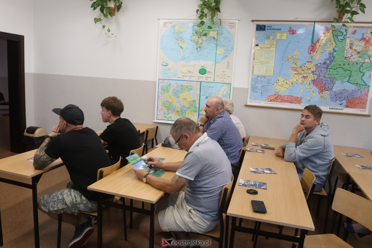 Spotkanie z Dobromirem Sośnierzem w Ostrołęce [06.08.2024] - zdjęcie #1 - eOstroleka.pl