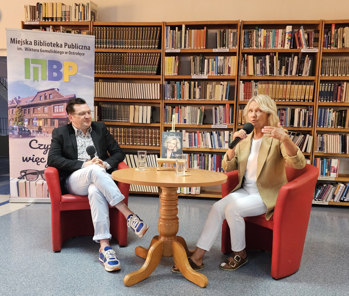 Niezapomniane spotkanie z Marią Pakulnis w Ostrołęce [06.08.2024] - zdjęcie #8 - eOstroleka.pl