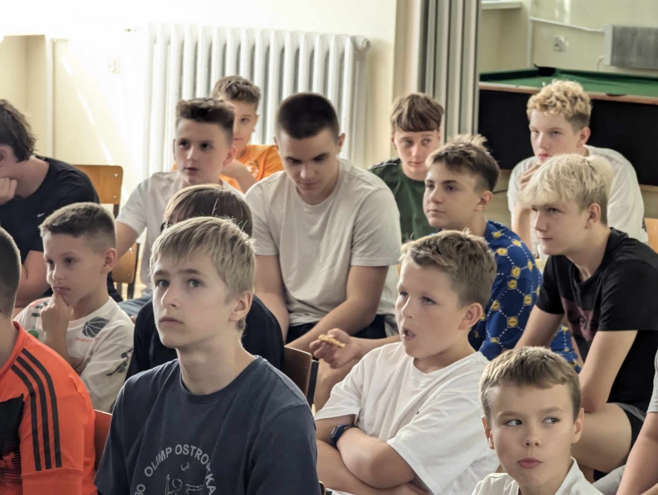 Siatkarze Olimpu kibicowali w finale igrzysk [10.08.2024] - zdjęcie #4 - eOstroleka.pl