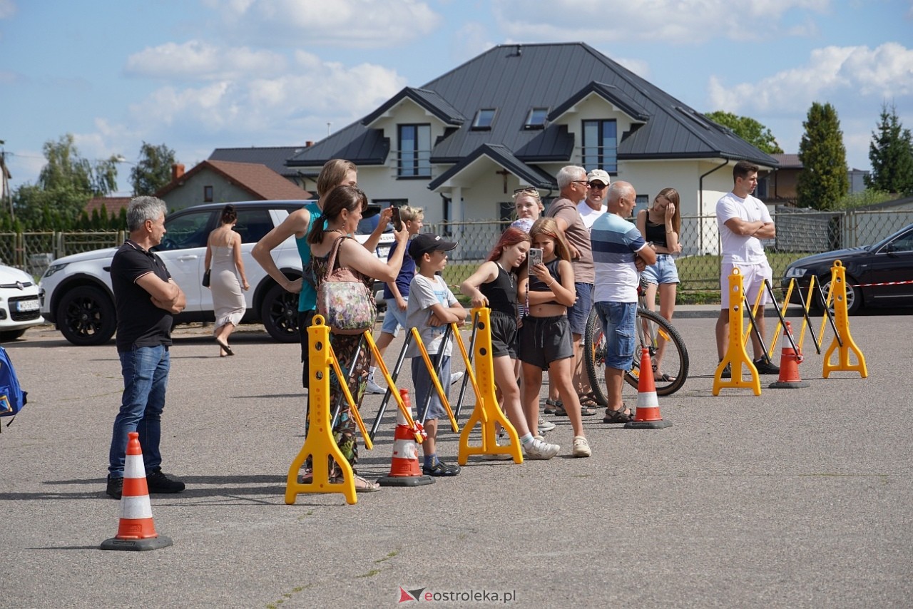 Piknik Bezpieczne wakacje - Senior na drodze w Rzekuniu [10.08.2024] - zdjęcie #52 - eOstroleka.pl