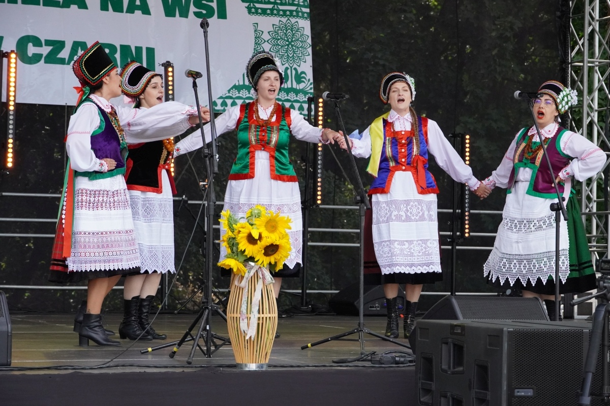 Niedziela na wsi w Czarni - odpust św. Rocha [11.08.2024] - zdjęcie #84 - eOstroleka.pl