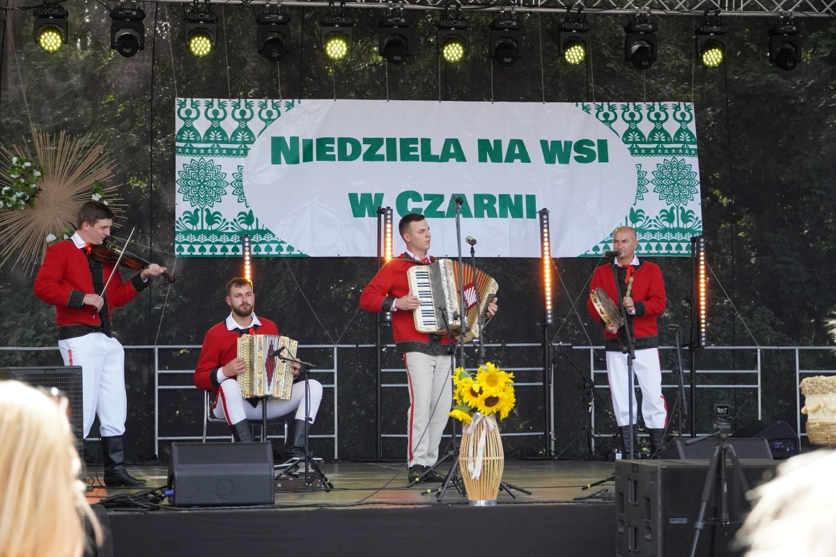 Niedziela na wsi w Czarni - odpust św. Rocha [11.08.2024] - zdjęcie #64 - eOstroleka.pl