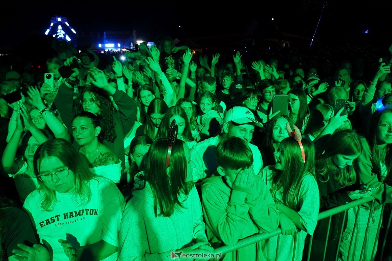 Jarmarki Czerwińskie 2024: koncert CLEO [11.08.2024] - zdjęcie #148 - eOstroleka.pl