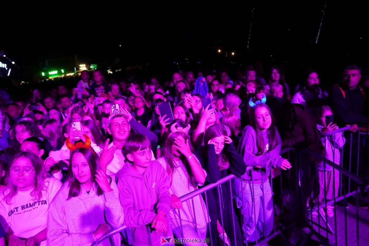 Jarmarki Czerwińskie 2024: koncert CLEO [11.08.2024] - zdjęcie #106 - eOstroleka.pl