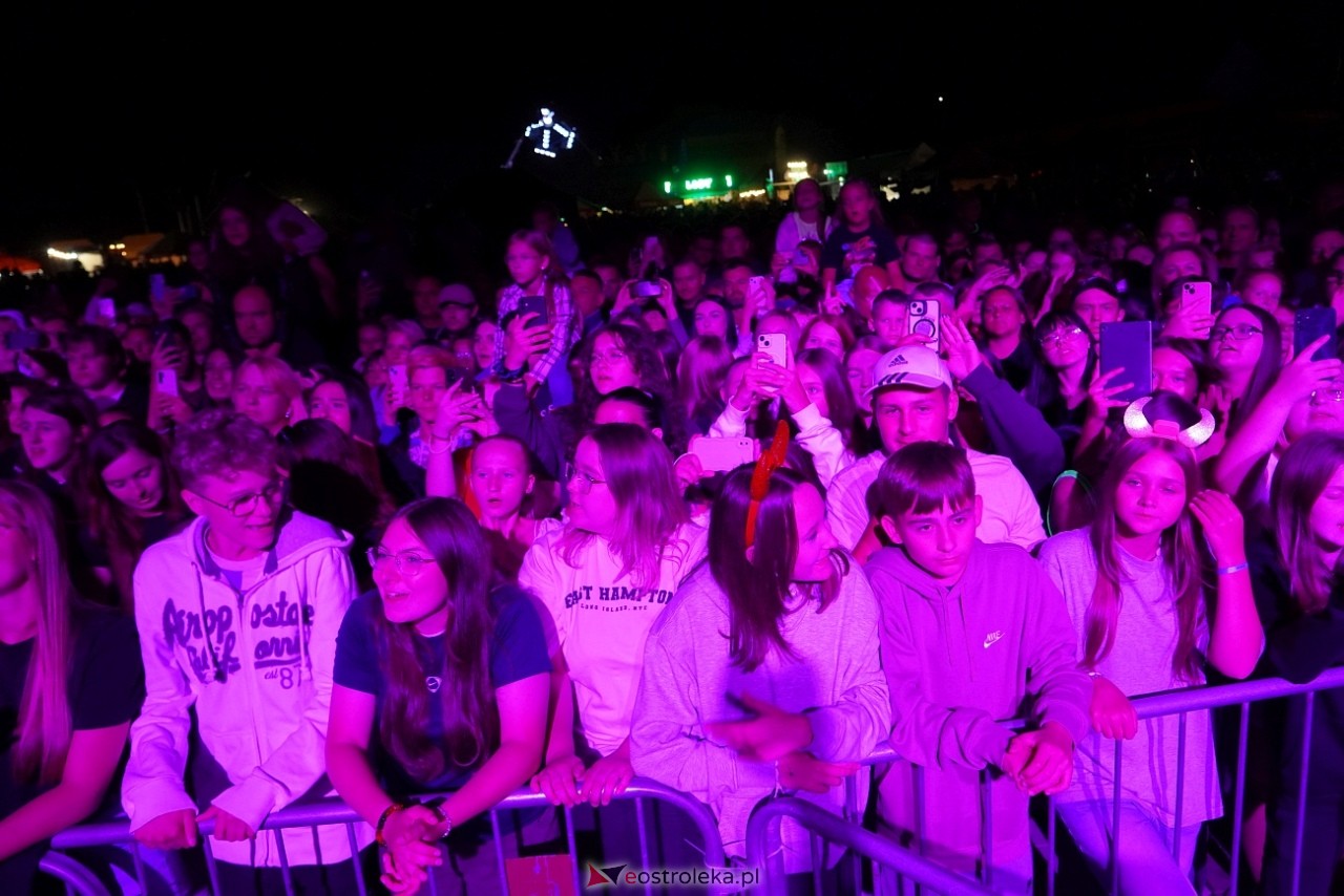 Jarmarki Czerwińskie 2024: koncert CLEO [11.08.2024] - zdjęcie #105 - eOstroleka.pl
