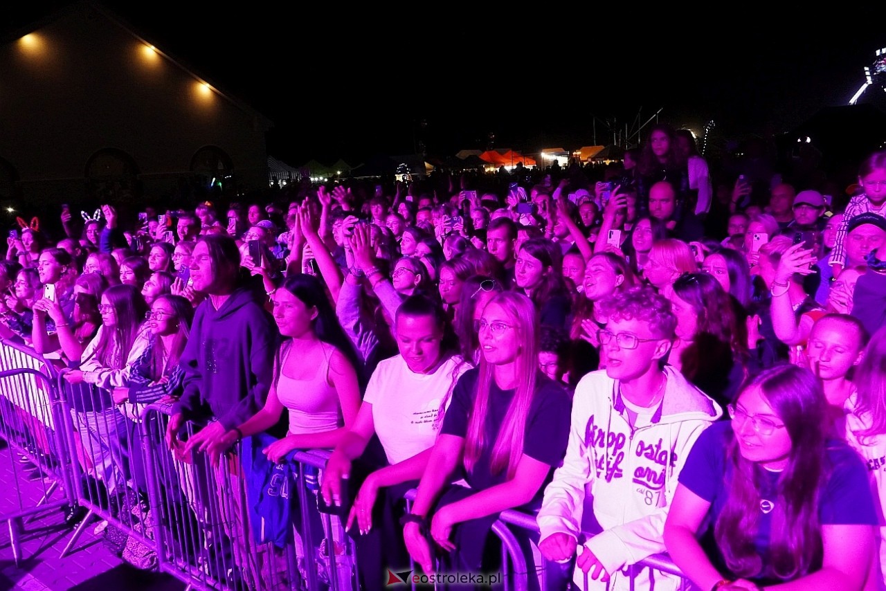 Jarmarki Czerwińskie 2024: koncert CLEO [11.08.2024] - zdjęcie #103 - eOstroleka.pl