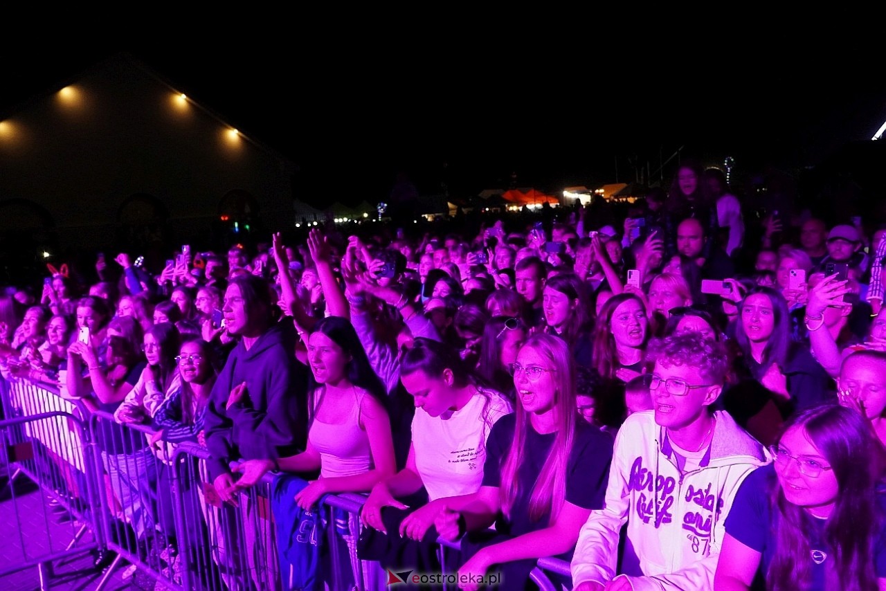 Jarmarki Czerwińskie 2024: koncert CLEO [11.08.2024] - zdjęcie #102 - eOstroleka.pl