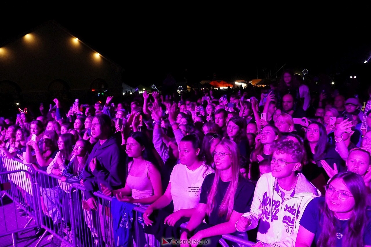 Jarmarki Czerwińskie 2024: koncert CLEO [11.08.2024] - zdjęcie #101 - eOstroleka.pl