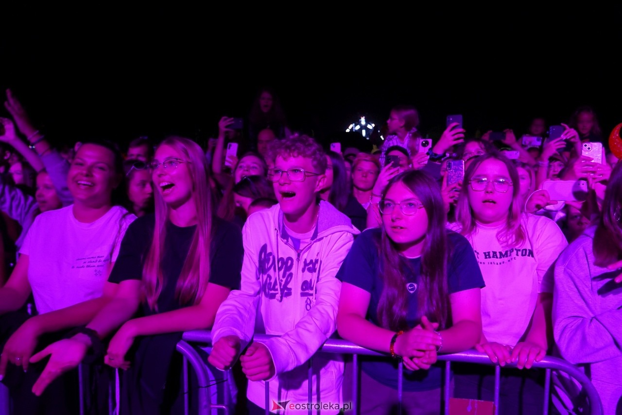 Jarmarki Czerwińskie 2024: koncert CLEO [11.08.2024] - zdjęcie #99 - eOstroleka.pl